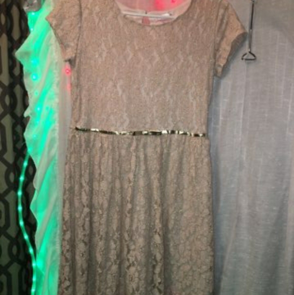 Beautiful Lace Dress - Picture 1 of 5